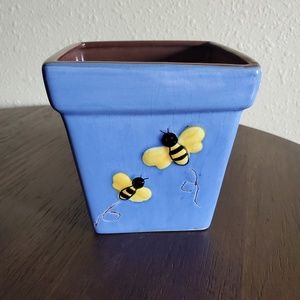 Small Bumblebee Pot